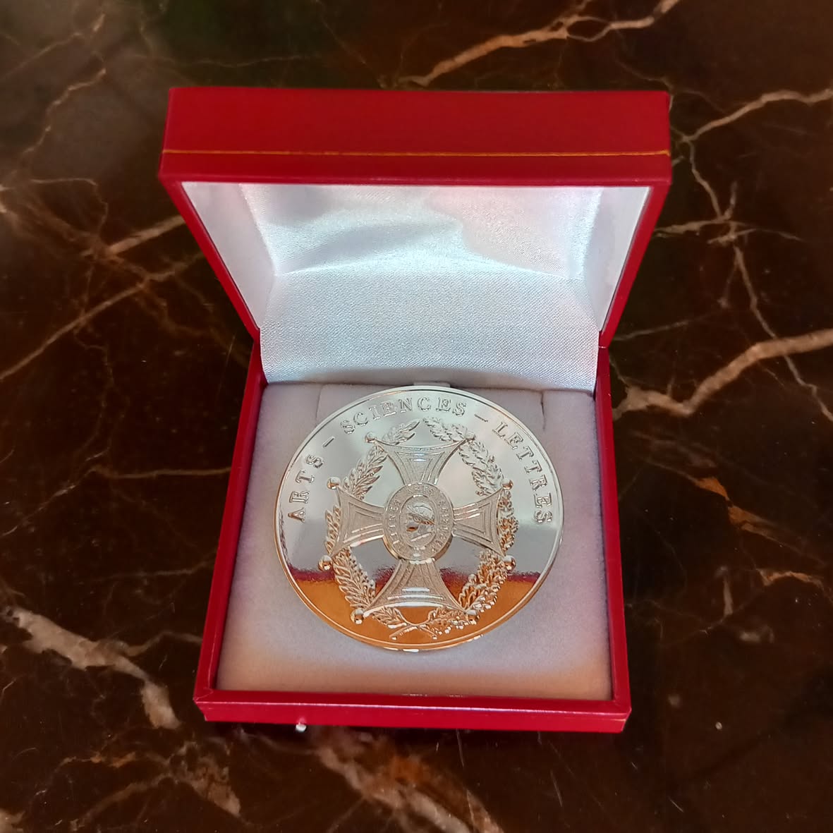 Pascale Teychene remporte la médaille d'argent de la société académique Arts-Sciences-Lettres
